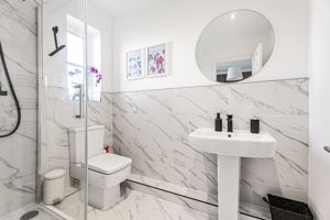 Ensuite- click for photo gallery